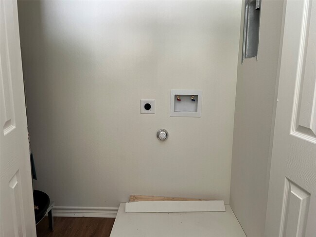 Building Photo - 1231 Sycamore Ave