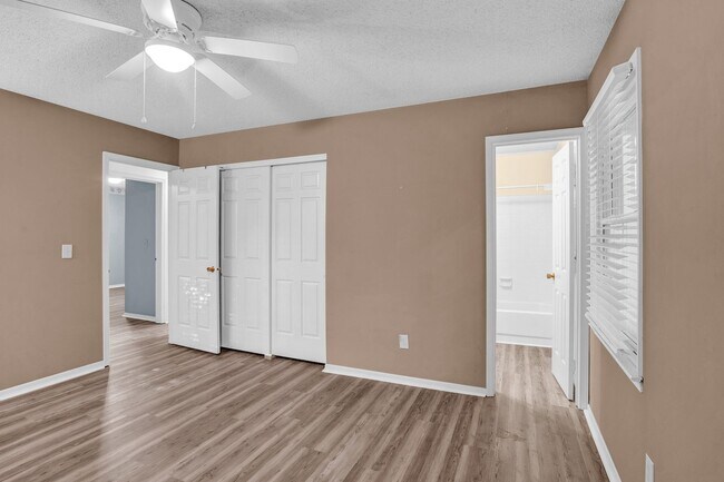 Building Photo - Quiet Cottage in Greensboro NC