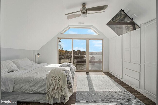 Building Photo - 125 Island View Dr