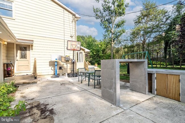 Building Photo - 1800 Lark Ln