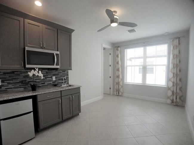 Building Photo - For Rent Stunning Luxury  4/3.5 Townhome i...