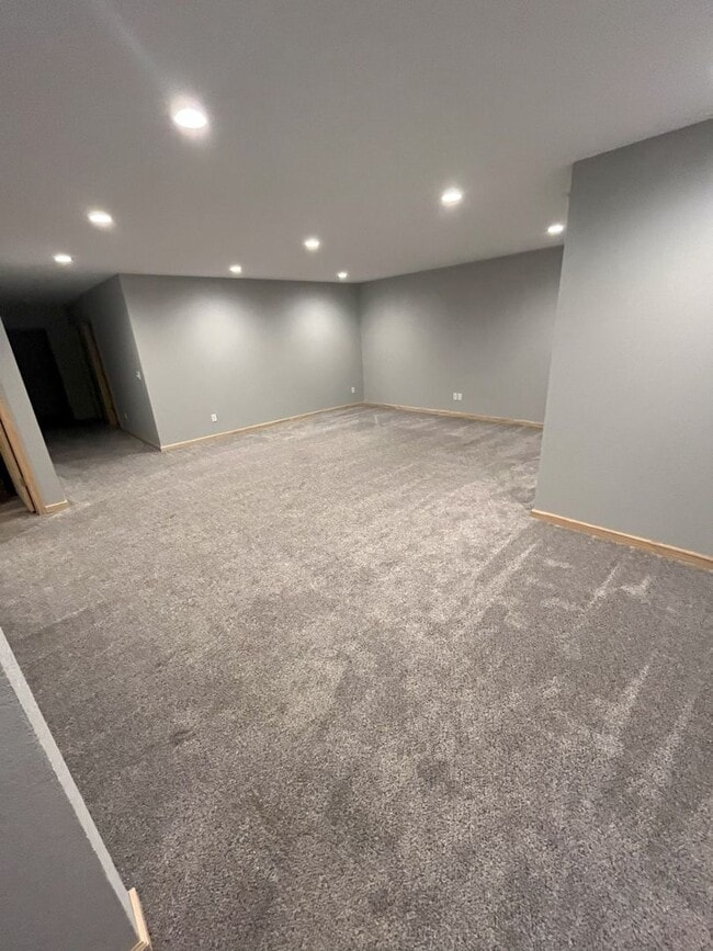 Building Photo - 4 bedroom 3 bath Twinhome for Rent!!! NO A...