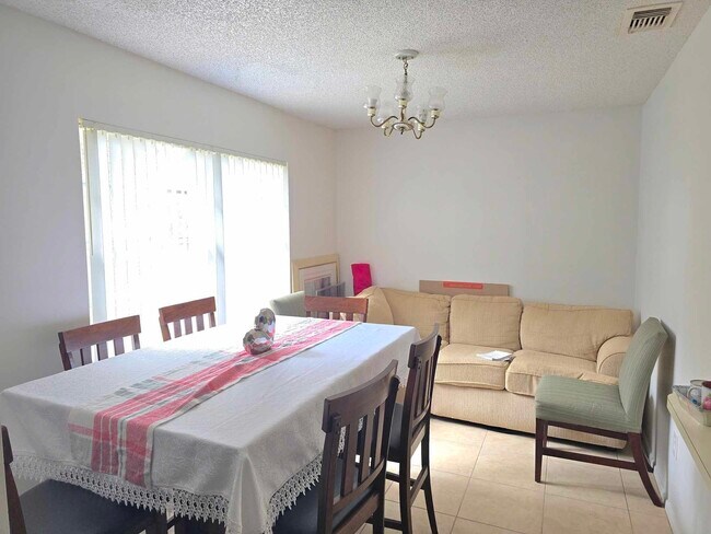 Building Photo - 419 Banana Cay Dr