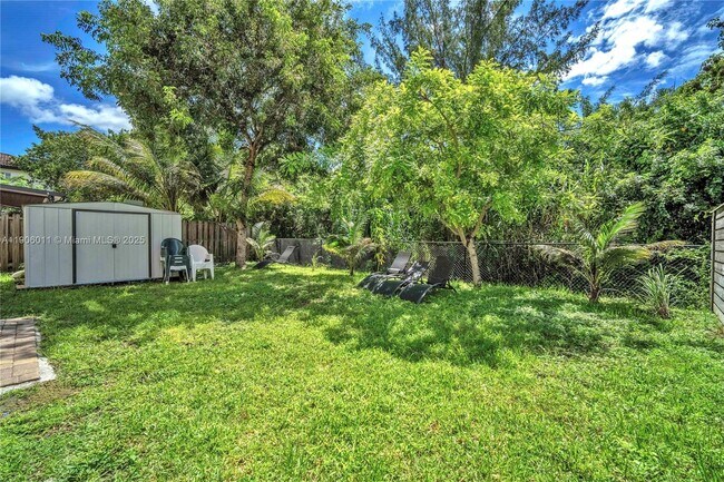 Building Photo - 2190 SE 2nd St