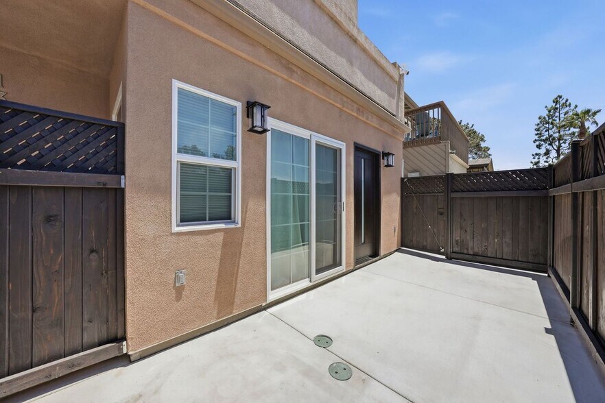 Building Photo - 13869 Mercado Dr
