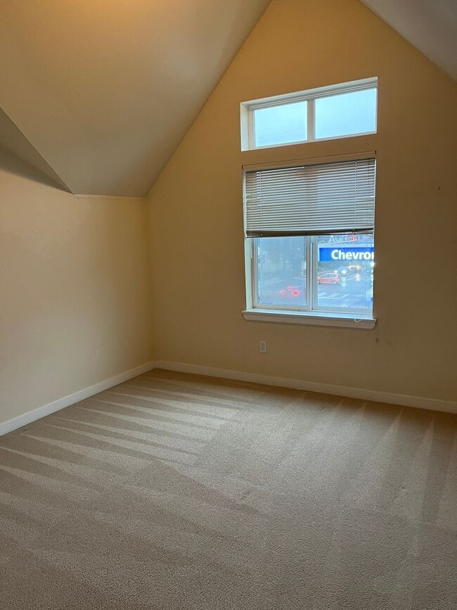 Building Photo - Ravenna Townhome