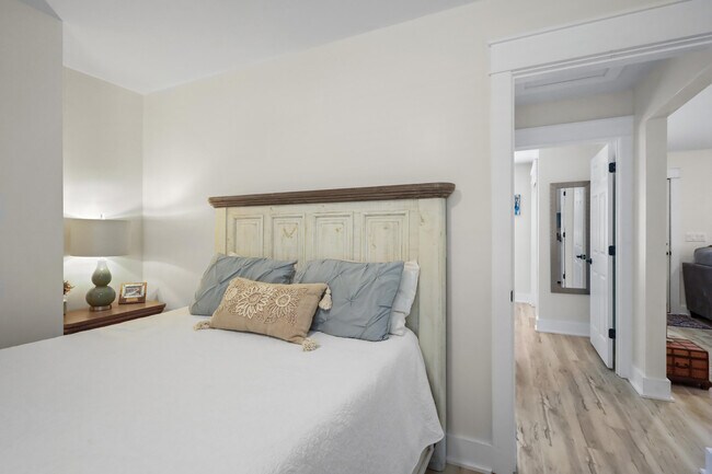 Building Photo - 71 Lafavre Ln