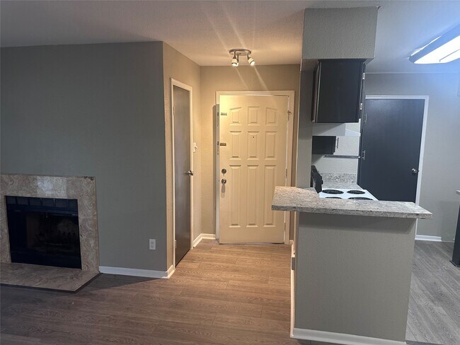 Building Photo - 7400 Bellerive Dr