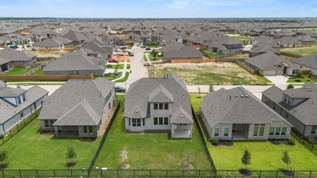 Building Photo - 27302 Blue Sand Dr