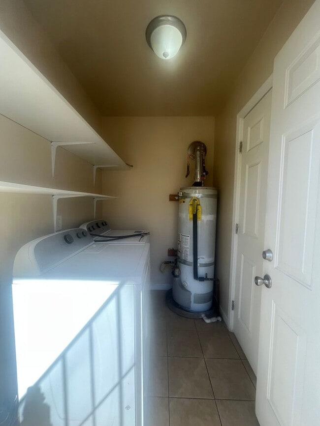 Building Photo - AMSI - Sunny One Bedroom