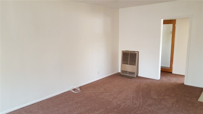 Building Photo - 609 W 5th St