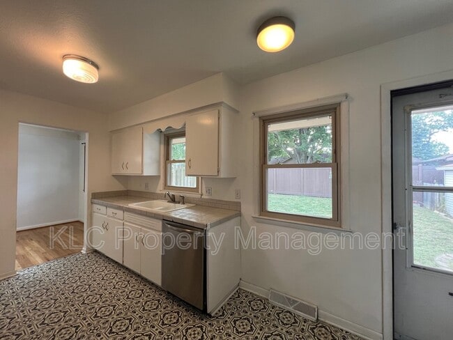 Building Photo - 4026 43rd St