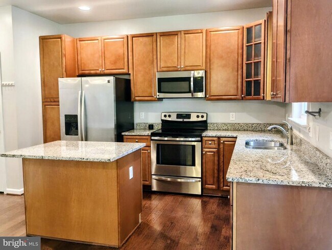 Building Photo - 2913 Lakeview Pkwy