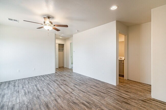 Building Photo - 615 S Santa Rita Ave
