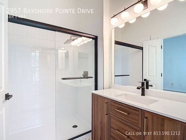 Building Photo - 2957 Bayshore Pointe Dr