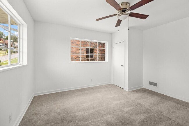 Building Photo - Charming 4 Bedroom, 2 Bathroom house