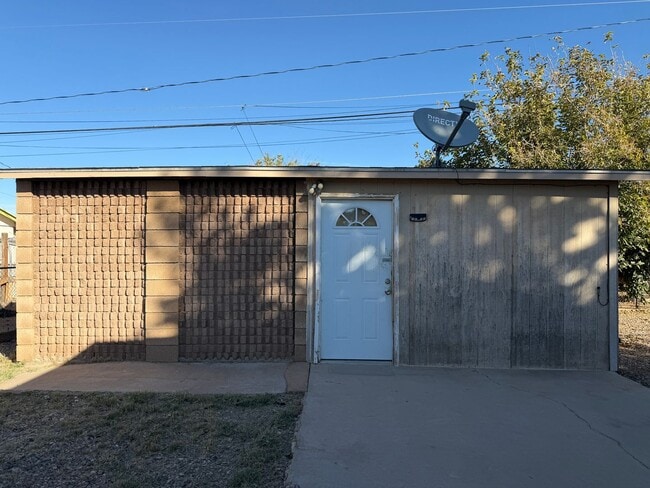 Building Photo - cute and cozy