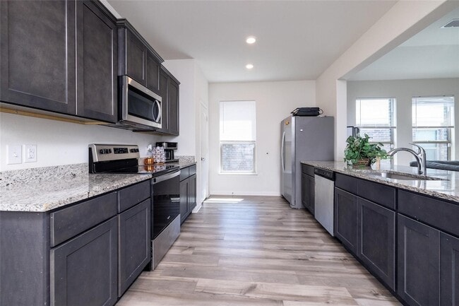 Building Photo - 1938 Madison Dr