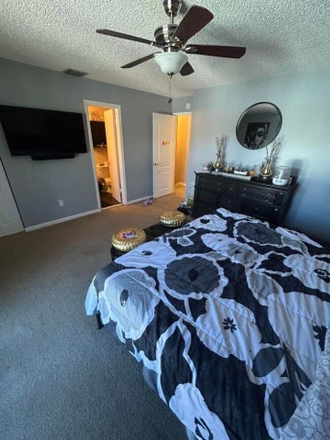 Building Photo - 818 Sandtree Dr