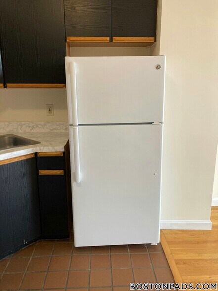 Building Photo - 81 Essex St