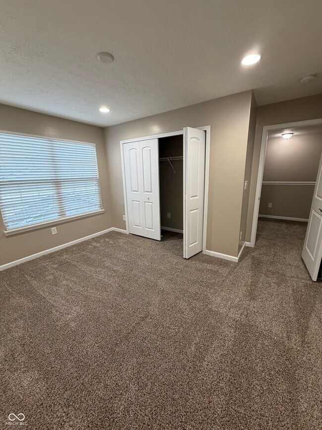 Building Photo - 9660 Angelica Dr