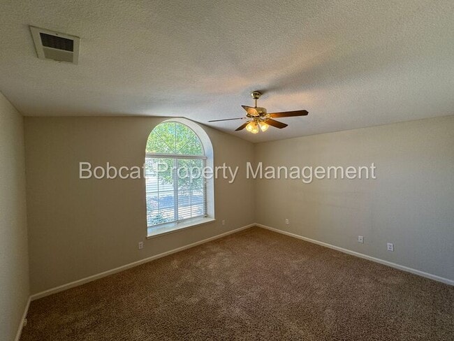 Building Photo - 532 Rawe Peak Dr