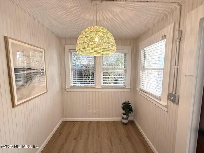 Building Photo - 811 2nd St S