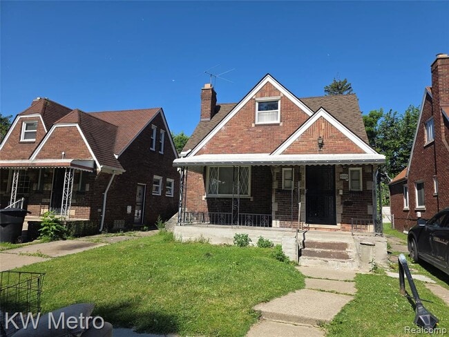 Building Photo - 8595 Cloverlawn Ave
