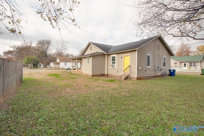 Building Photo - 3703 Fairview St SW