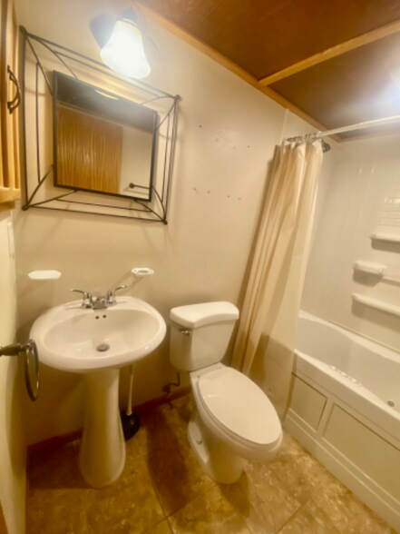 Building Photo - 205 E Bengal Dr