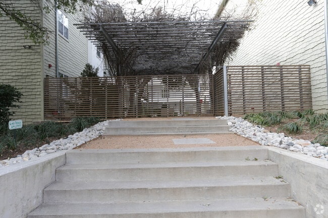 Building Photo - The Colonnade on Cole