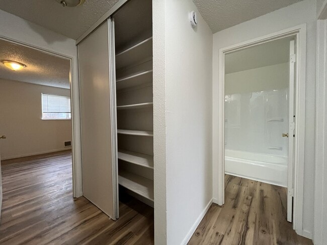 Building Photo - Spacious 3-Bedroom Home in Prime highly sought-after West Linn community