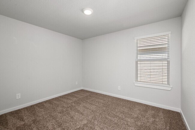 Building Photo - AUGUST MOVE IN!  Beautiful Midtown Reserve 3 Bedroom Home For Lease