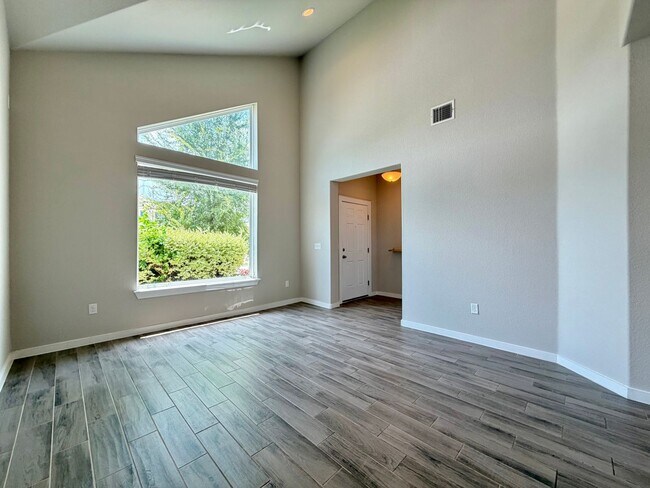 Building Photo - 5404 Bonneville Bend