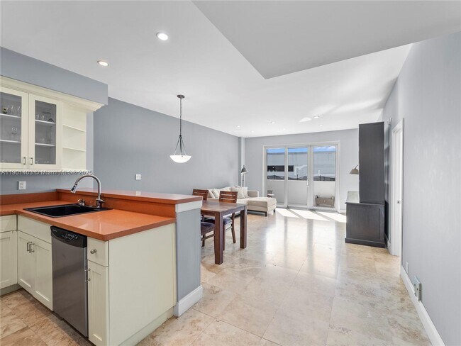 Building Photo - 5 Island Ave