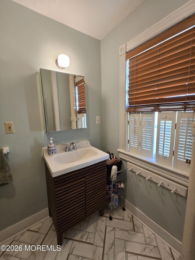 Building Photo - 23 Abbott Ave