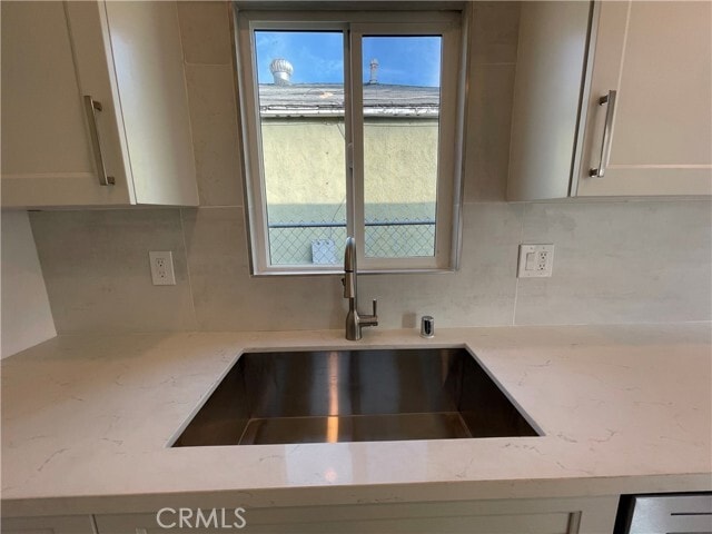 Building Photo - 357 E Plenty St