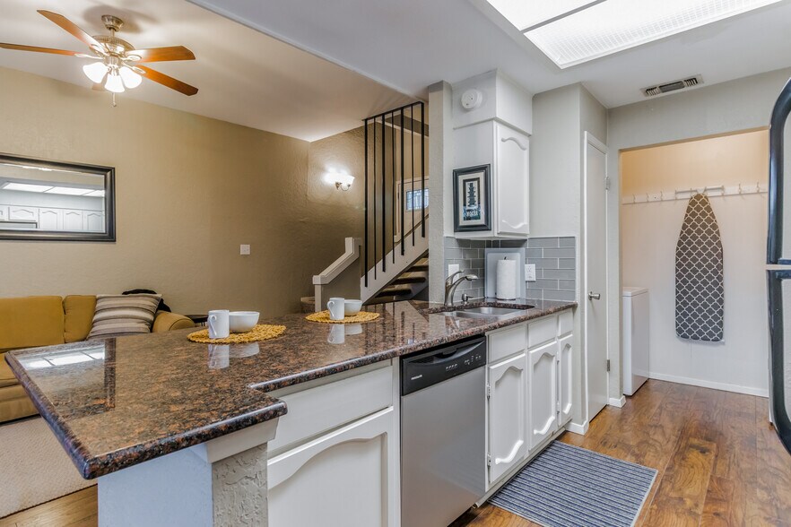 Building Photo - 2008 Jones Rd