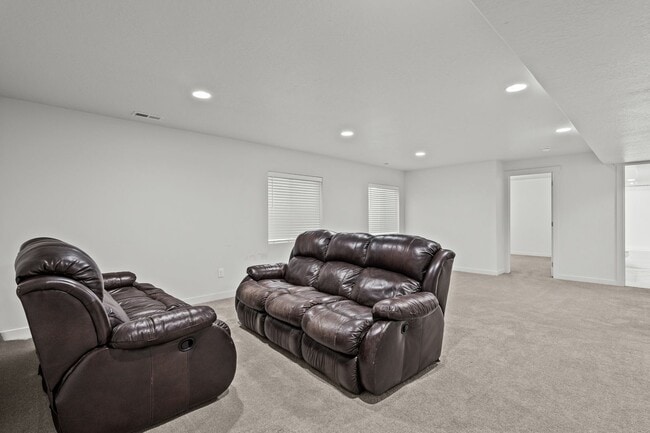 Building Photo - Beautiful 5 Bed / 3 Bath Single-Family Home in Lindon