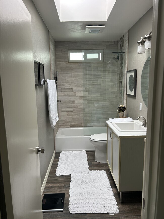 Building Photo - 337 Highland Dr