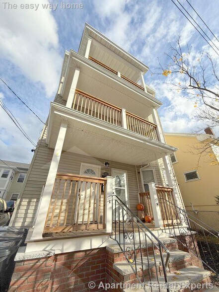 Building Photo - 196 Sherman St