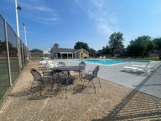 Building Photo - Sought after location so hurry!