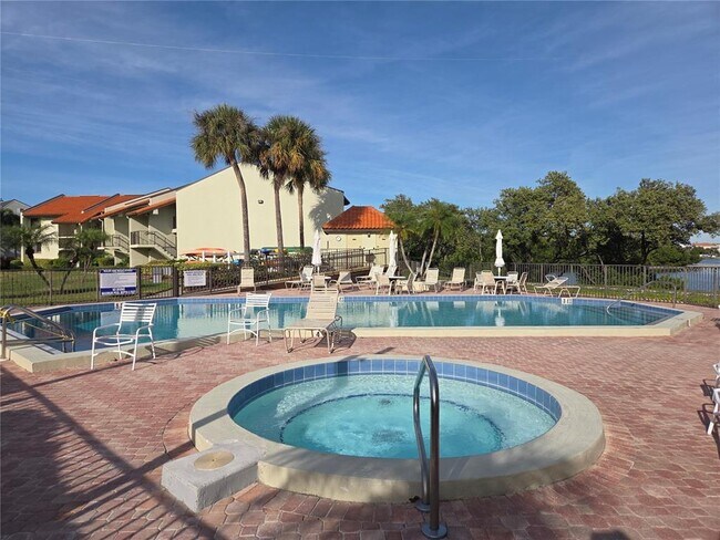 Building Photo - 1515 Pinellas Bayway S