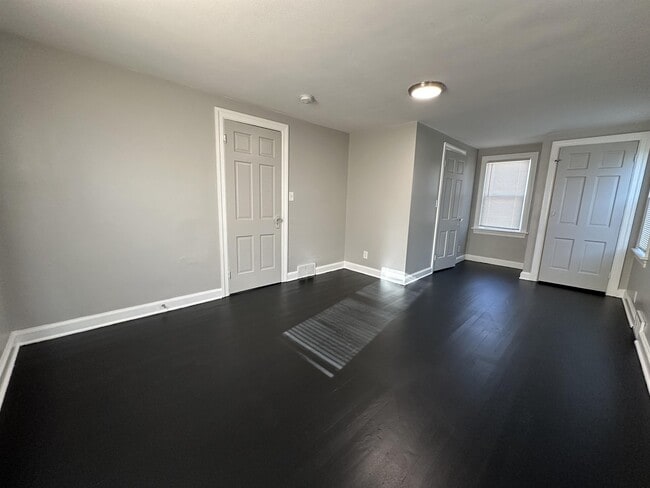 Building Photo - 1915 Auburn St