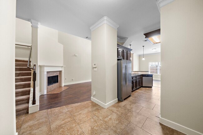 Building Photo - 2865 Westhollow Dr