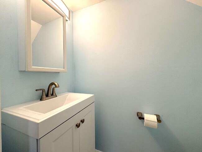 Building Photo - 5612 7th Rd S