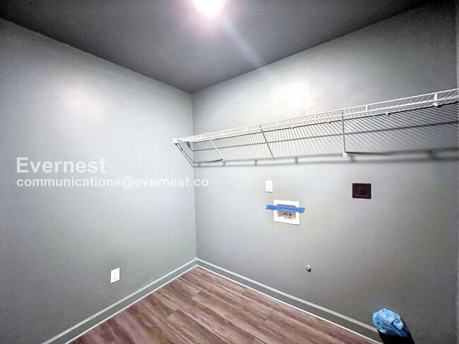 Building Photo - 8616 Hayes Dr