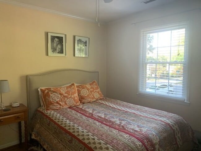 Building Photo - Check out this CHARMING 1BR/1BA Now Availa...