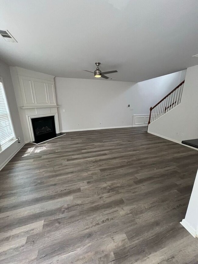 Building Photo - NOW READY!!! 3 bed 2.5 bath townhome in Duluth!