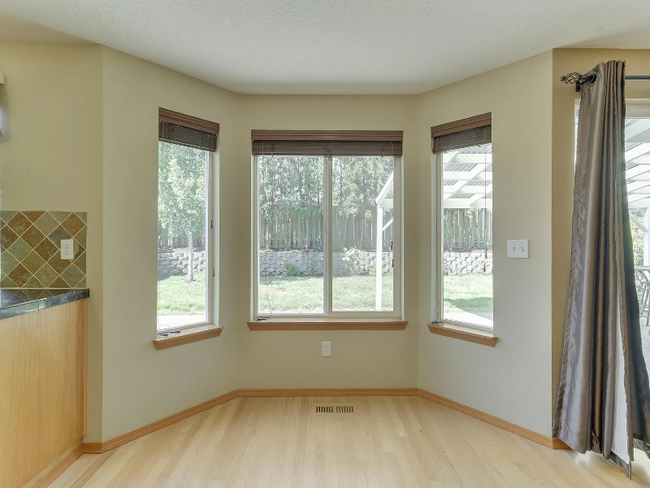 Building Photo - 16067 SW Dewberry Ln